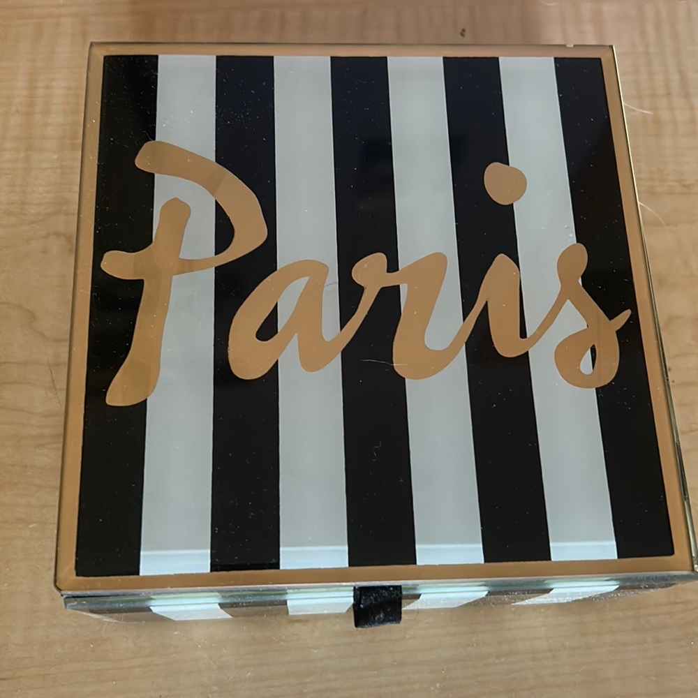 Jewelry box